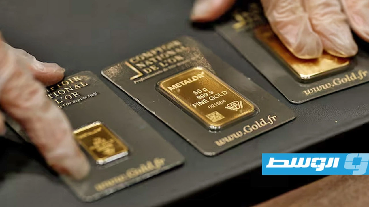 أسعار الذهب تسجل أدنى مستوى لها في أسبوع مع صعود الدولار الأمريكي